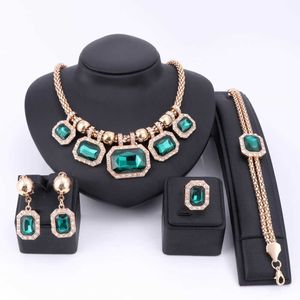 Mode Collier Bracelet Boucles D'oreilles Anneau Vert Gem Or Couleur Ensembles De Bijoux De Mariage Pour Les Femmes Cristal Robe Africaine Accessoires H1022