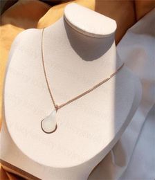 Fashion Necklace Classic Luxury Pendant kettingen Geschikt voor geschenken Woman039S Delicate sieraden 4 kleuren Hoge kwaliteit6011674