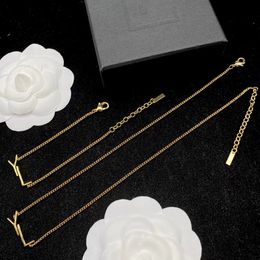 Collier de mode Ensemble de créateurs bijoux initiales de luxe Collier en alliage collier Golden Chain Earge pour femmes Bracelet Lettre 316V