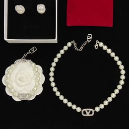 Fashion necklace Sier Color Top Qualité En Laiton Femmes Designer Collier Pendentif Mode Blanc Perle Bracelets Plein Diamant Extravagant Ensembles
