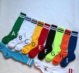 Nuevas medias deportivas para niños a la moda, calcetines de fútbol, medias para niños, calcetines largos de fútbol a rayas de algodón suave para niños