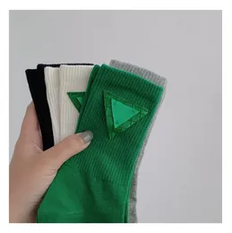 Mode nouvelle étiquette en tissu Triangle Style japonais chaussettes couleur Pure à la mode avec Connotation femme moyen Tube chaussettes marée