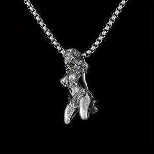 Mode Nieuw creatief Silver Girl Hangdoek ketting Casual Street Motorcycle sieraden ornament