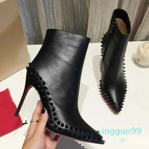 Botas cortas de felpa con decoración negra para mujer, botines puntiagudos de aguja, vestido de cuero para baile de boda, novedad de moda