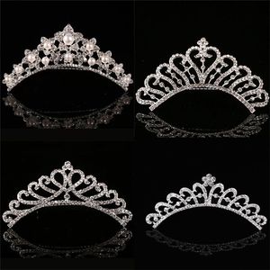 Fashion Nouveaux accessoires de cheveux alliage avec peigne insert cerceau de mariée de couronne de couronne en ramines bandeaux 2401