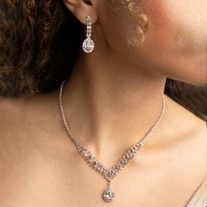 Mode nouvelle vente chaude collier accessoires luxe goutte d'eau boucles d'oreilles Premium strass collier ensemble ornements de mariage 06