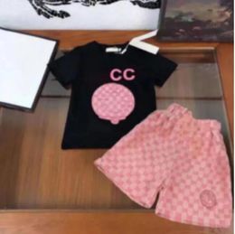 Fashion New Summer Clothing Sets Designer Brand Logotipo de algodón Cabeza de mangas cortas Tops Pantalones Pantalones Baby Baby Boy Clothing Niños Niños Niños 01