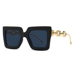 Moda nuevas gafas de sol de gran tamaño de moda gafas de sol de cadena únicas gafas cómodas y versátiles diseñador de moda de lujo para conducir la playa de pesca con estuche