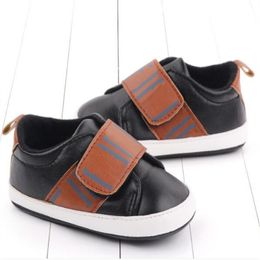 Luxe ontwerper Pasgeboren baby First Walkers Infant Soft Soled Footwear Boys Girls Prewalker Shoes Teutlers Kids Sneakers