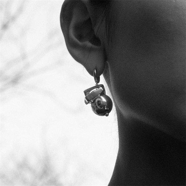 Fashion Niche Design Geometric Sphérique Pendant des boucles d'oreilles pour femmes Lu luxe léger Fenque de charme haut de gamme Accessoires Accessoires