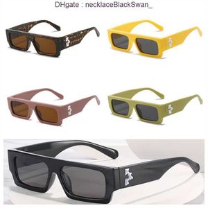 Fashion Offs Cadres blancs Style Carré Marque Hommes Femmes 2239 Lunettes de soleil Flèche x Cadre noir Lunettes Tendance Lunettes de soleil Lumineux Sports Voyage Sunglasse 71S0 NROK