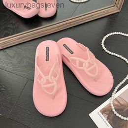 Fashion Original H Slippers Slippers Slippers Herringbone Summer Women Wear porte la mode polyvalente de style coréen Slippers Seaside Clip avec un logo de marque 1: 1