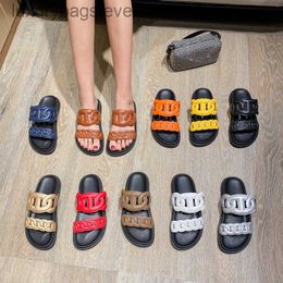 Fashion Original H Slippers de créateurs nouveaux pantoufles de chaîne de nez de porc à fond épais pour les femmes à bout ouvert décontractées Pantres de plage avec un logo de marque 1: 1