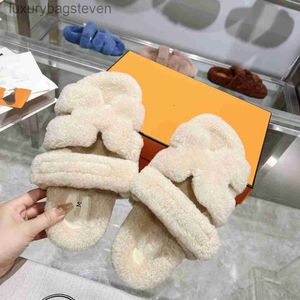 Fashion originele HREMMS Designer Slippers Top overeenkomende herfst Winter Nieuwe bont Slippers Damesbontbontwol slippers Casual slippers dikke zolen met 1: 1 logo