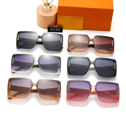 Lunettes de soleil surdimensionnées surdimensionnées pour femme Dhgate Luxury Square Frame Sun Verres Top Brand Mens Designer Sunglasses Place Eyeglass Sunlight Anti Radiation Shade