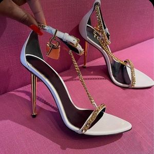 Moda Candado sandalias para mujer Zapato de tacón de metal Diseñador Cadena de oro decoración zapatos de aguja calidad 10 cm de tacón alto Cuero genuino mujer Gladiador sandalia 35-42