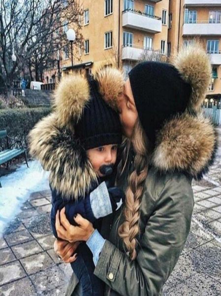 Mode Parentchild Caps Mignon Infantile Bébé Pompon Chapeau D'hiver Double Fourrure Boule Chapeau Mère Enfants Chaud Tricoté Chapeau Nouveau-Né Beanie Cap X88776500