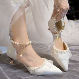 Mode perle bride à la cheville chaussures de mariage pour femmes 2023 nouveau Sexy bout pointu talons fins pompes femme blanc soie dentelle chaussures de fête