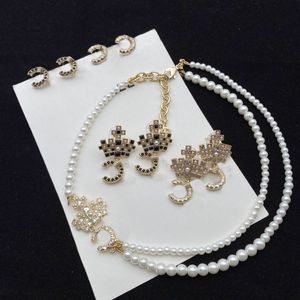 Mode perle boucles d'oreilles longue chaîne collier concepteur amant collier boucles d'oreilles breloques lettre pour femme ensembles de bijoux
