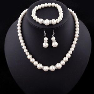 Ensembles de bijoux de perles de mode Neclace Bracelet Boucles d'oreilles Classique Argent Plaqué Cristal Élégant Cadeau De Mariage