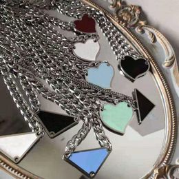 Collier de pendentif de mode pour homme femme 48 cm Triangle inversé et amour Colliers de médaillon concepteurs de bijoux unisex