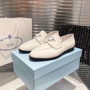 Mode Parfait Femmes Casual Chaussures Chocolat Caoutchouc Bas Baskets Délicat Élastique Bas Haut Blanc Noir En Cuir Designer Confortable Mocassins Baskets Boîte UE 35-41