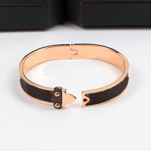 personnalité de la mode charme clou lettre bracelet en acier inoxydable luxe amour Bracelets en cuir hommes et femmes Bracelet mariage Couple bijoux fête cadeau top qualités