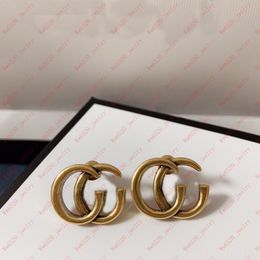 Pièces de personnalité de mode Glamour femme lettre boucles d'oreilles classiques rétro simples boucles d'oreilles en laiton concepteur de renommée internationale cadeaux de mariage de fête de luxe