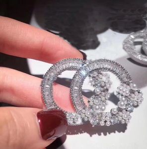 Broches en cristal de broche de mode pour les femmes amateurs de mariage bijoux de créateur de cadeau pour la mariée avec sac en flanelle