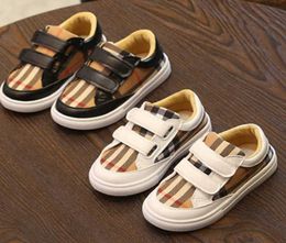 Fashion Plaid Toddlers Boys Girls Runner Chaussures Laceless Strap Outdoor Sports Skateboard Basketball Soft Flat Bottom Sole 3762721