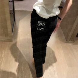 Fashion en peluche de denim en peluche de créateurs Jeans pour femmes avec conception de ceinture pantalon noir mince fille fille longue pantalon jean streetwear