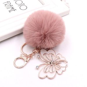 Porte-clés pendentif pompon en peluche pour femmes et filles, rétro en métal émaillé papillon, porte-clés sacs décorations suspendues