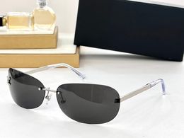 Gafas de sol de diseñador populares de moda para mujer, gafas envolventes rectangulares de metal sin marco, estilo de personalidad moderno al aire libre, anti-ultravioleta, vienen con estuche