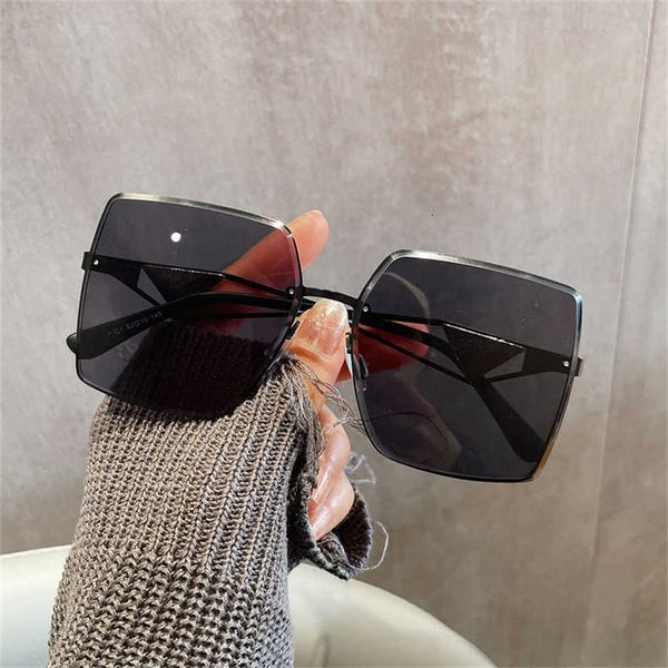 Moda Pradd Cool Gafas de sol Diseñador 2023 Nueva P Familia Recortada para mujeres Cambia gradualmente de color Personalizado Alta calidad Mismo