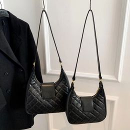 Fashion Premium New Crossbodybody Bag Designer Ladies Diamond Pattern grande capacité en métal Design Design Localiers Sac de banlieue Choix de Tote Black Exquis 2024
