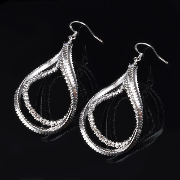 Modèles Fashion Pretty Explosion en Europe et en Amérique Fashion Shine Boucles d'oreilles en argent 925 torsadées de haute qualité boucles d'oreilles en argent 1144