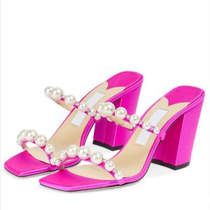 Bomba de moda Sandalias de mujer Londres Amara 85 mm Adornado Fucsia Blanco Satén Sandalia Italia Perlas de moda Correa de tobillo doble Slingback Diseñador Tacones altos Caja UE 35-43