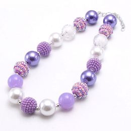 Collier de perles épaisses violet/blanc de mode pour enfants fille charmant collier fait à la main de perles d'enfant en bas âge