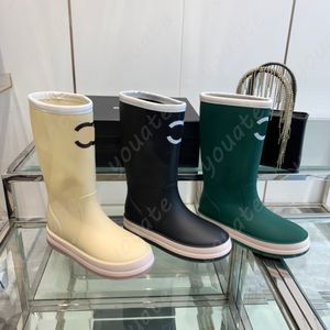 Mode Regenlaarzen Meisjes Vrouwen antisliplaarzen Zwart rubber Ronde neus Waterschoenen Nieuwe waterdichte antislip Designer Hoge buislaars Mooie schoenen waterdicht