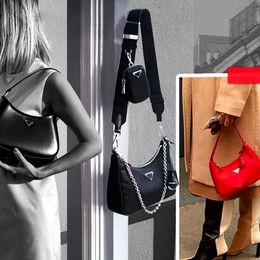 Mode réédition 2000 2000 nylon femme luxurys hommes designers sacs femmes femmes hommes bandoulière fourre-tout sac hobo épaule sacs véritables sacs de sacs à main sous-armes simples