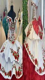 Mode Rode en Witte Bloemen Bloemen Ruches Quinceanera Jurken Diepe V-hals Off Schouder Satijn Organza Lange Gala Avondjurk3554678