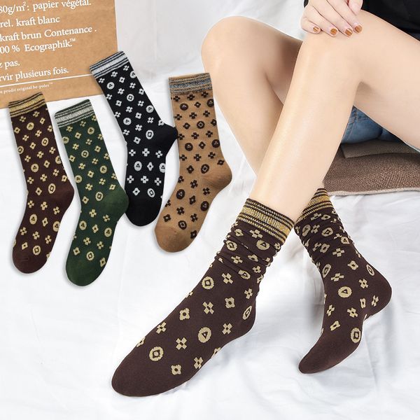 Mode Rétro Or et Argent Soie Chaussettes Ins Style Polyvalent Réseau Rouge Moyen Tube Chaussettes Automne et Hiver Nouvelle Marque De Mode Chaussettes Pour Femmes En Gros