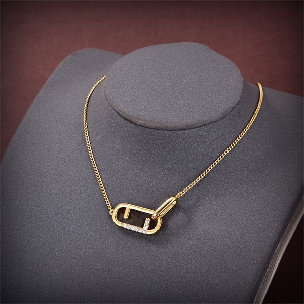 Collier rétro de mode bijoux de luxe de créateur ornements colliers en cristal pour femmes cadeaux bijoux de fête de mariage collier de lettre en cristal