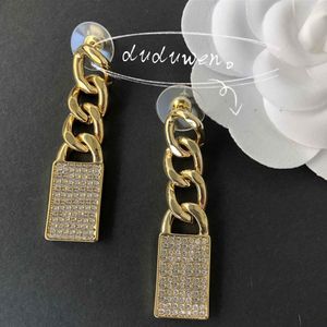 mode strass Bijoux Dangle chaîne en métal boucle d'oreille C boucles d'oreilles avec des timbres boucles d'oreilles Accessories237e