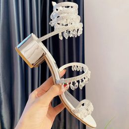 Mode Rhinestone Sandalen voor Dames Designer Crystal Light Hanger Twing Foot Ring Schoenen Topkwaliteit Flash Silver Real Lederen Sole 5cm Chunky Heel Sandal