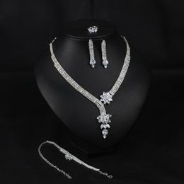 Mode Strijnvaartuigen Bruidsjuwelen Silver Crystals Weddingoorbellen Ketting Ring Bracelet Sets voor bruid prom avondfeestaccessoires 4 PICECS
