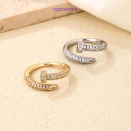 Bague de mode Carter Ladies Rose Gold Silver Lady Rings 2024 Nouveau produit Bending Nail Zircon Plaqué Polyvalent Hip Hop avec boîte d'origine