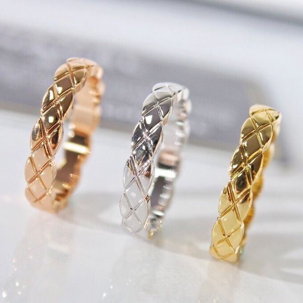 Anillos de moda para hombres y mujeres, joyería para amantes con patrón de letras grabadas en acero, adecuada para muchas aplicaciones