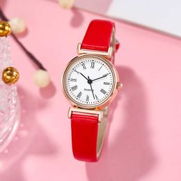 Mode Échelle romaine Petite cadran Women Regarder en cuir PU Simple Strap Quartz Women's Watch