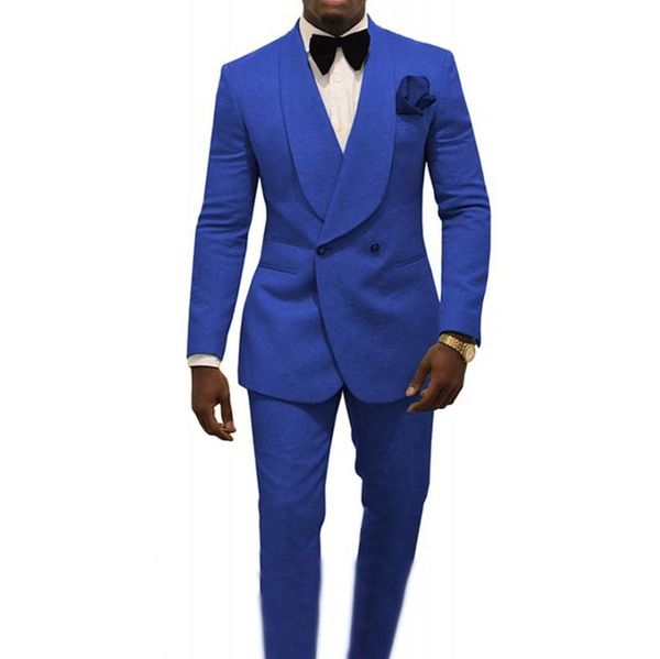 Moda Royal Blue Embossing Groom Tuxedos Padrinos de boda de doble botonadura Esmoquin de boda Hombres populares Blazer formal Traje de chaqueta de baile (chaqueta + pantalones + corbata) 72